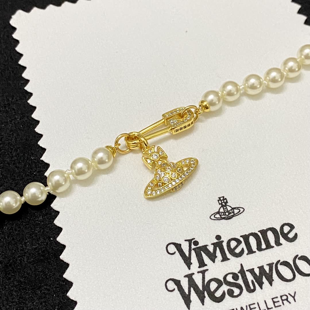 Vivienne Westwood Chloé Pearl Necklace with Logo Pendant
